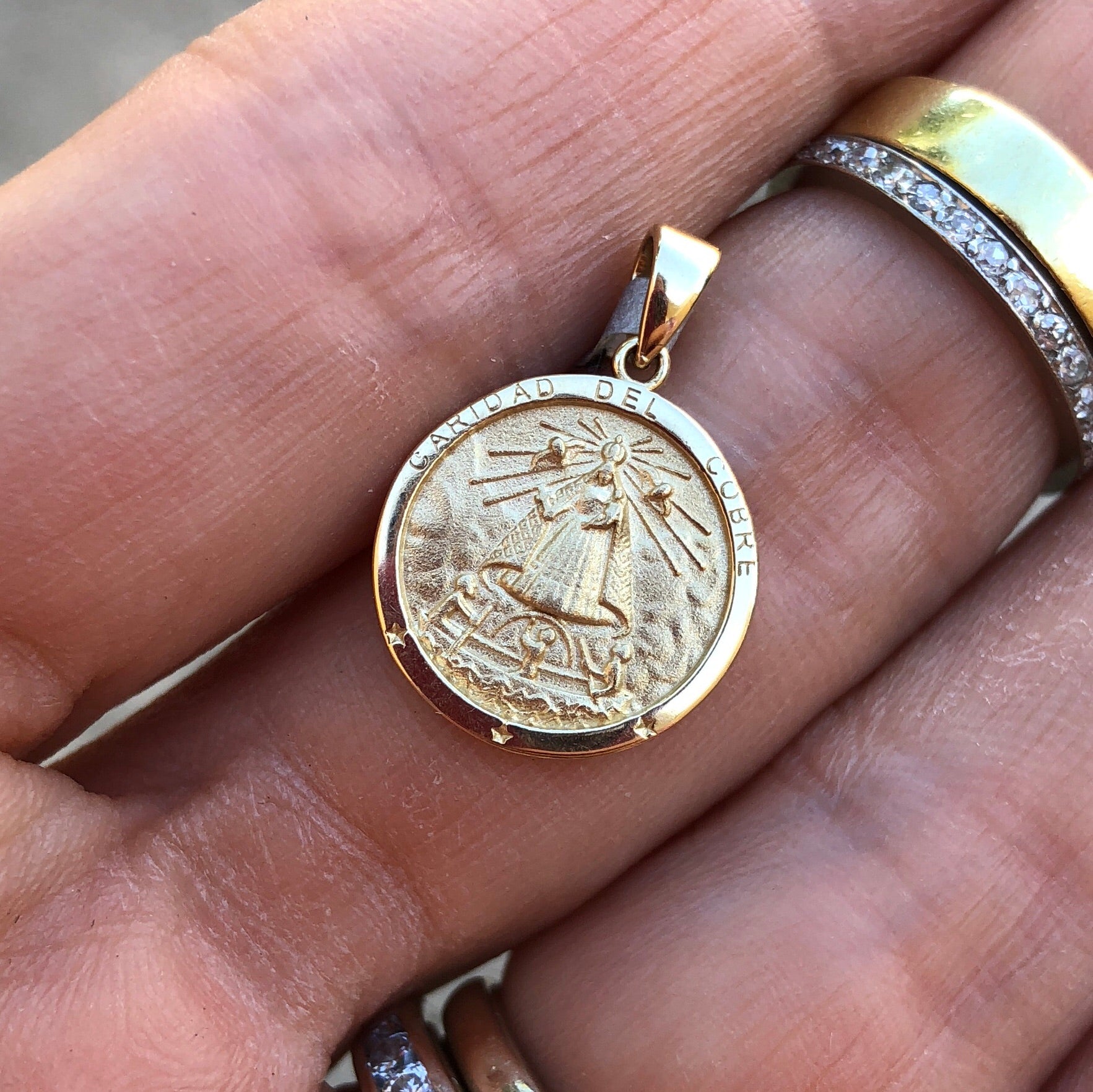 Caridad del Cobre Medal in Yellow Gold Small 15mm