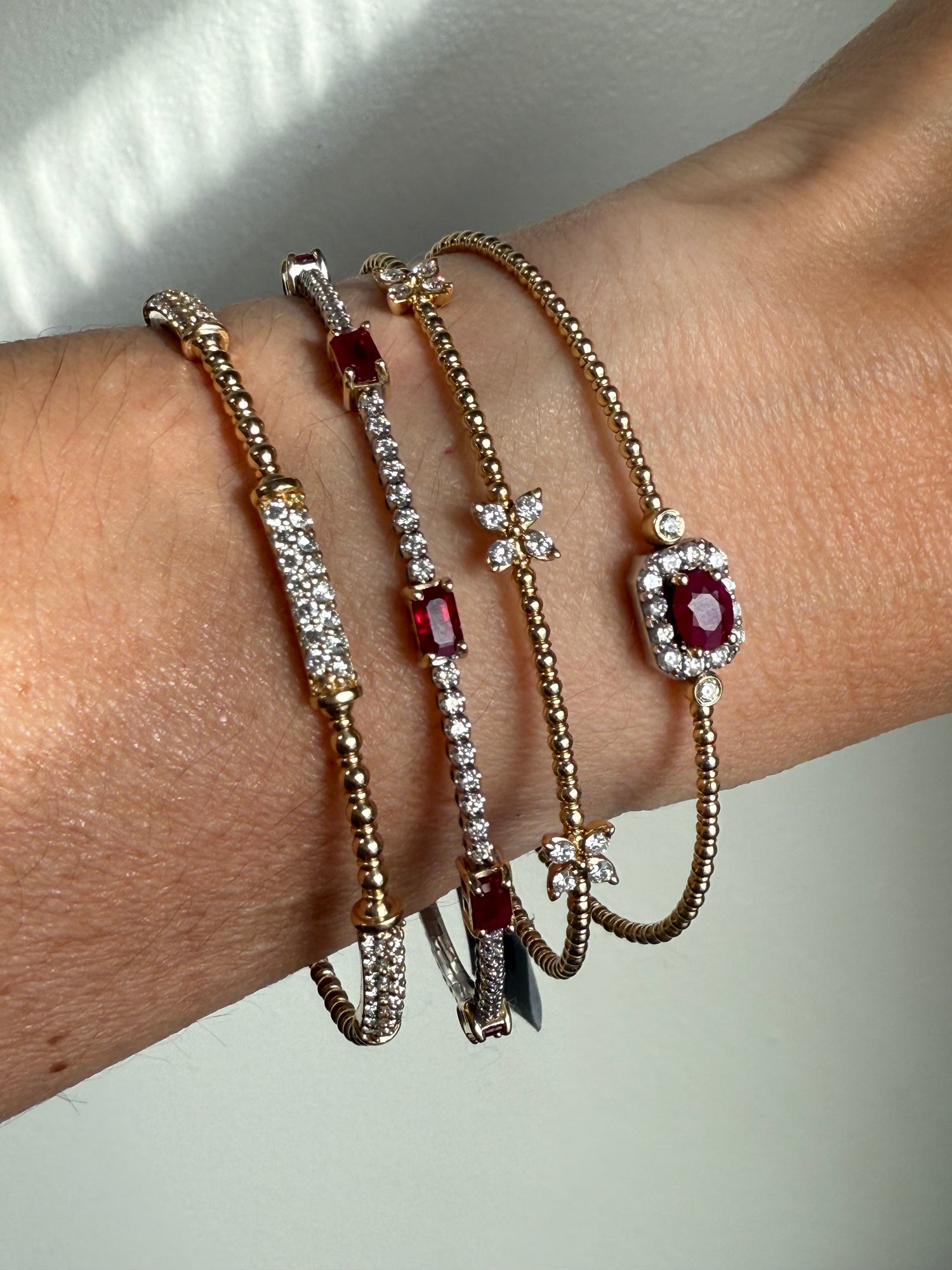 Diamond Clover Flex Bangle Yellow Gold