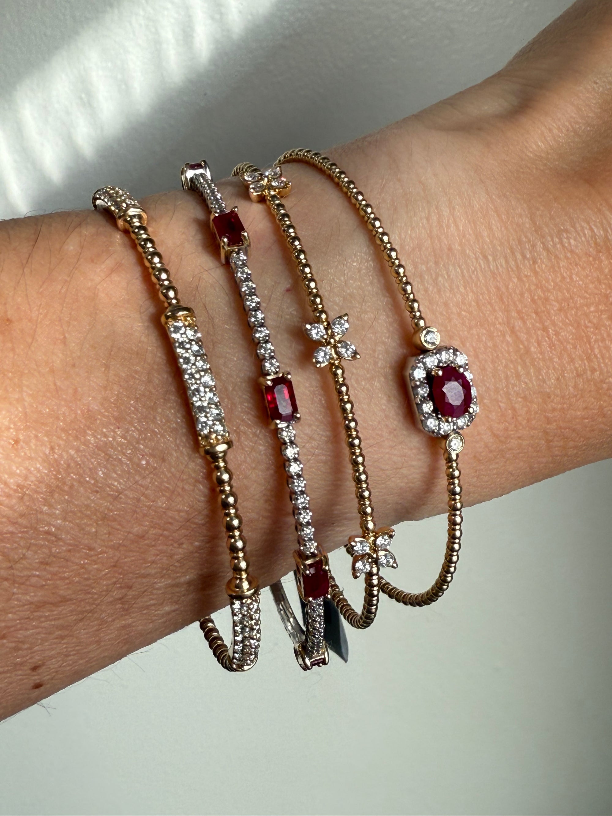 Diamond Clover Flex Bangle Yellow Gold