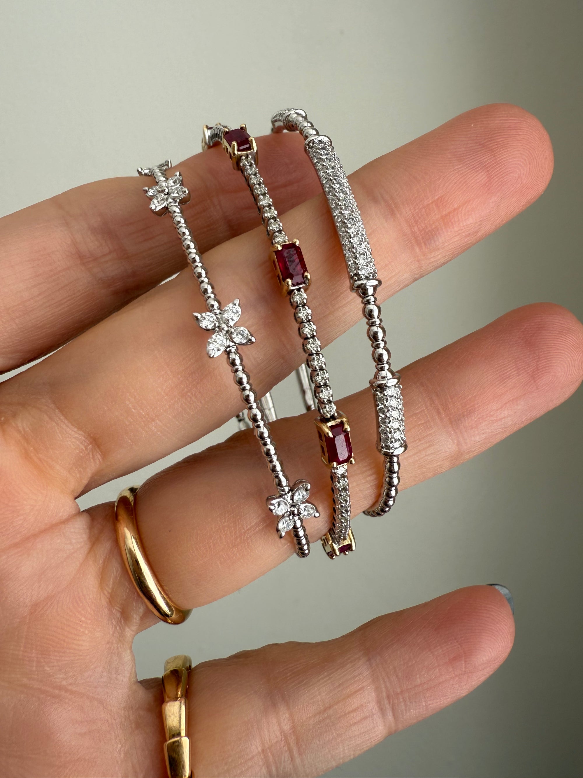 Diamond Clover Flex Bangle White Gold