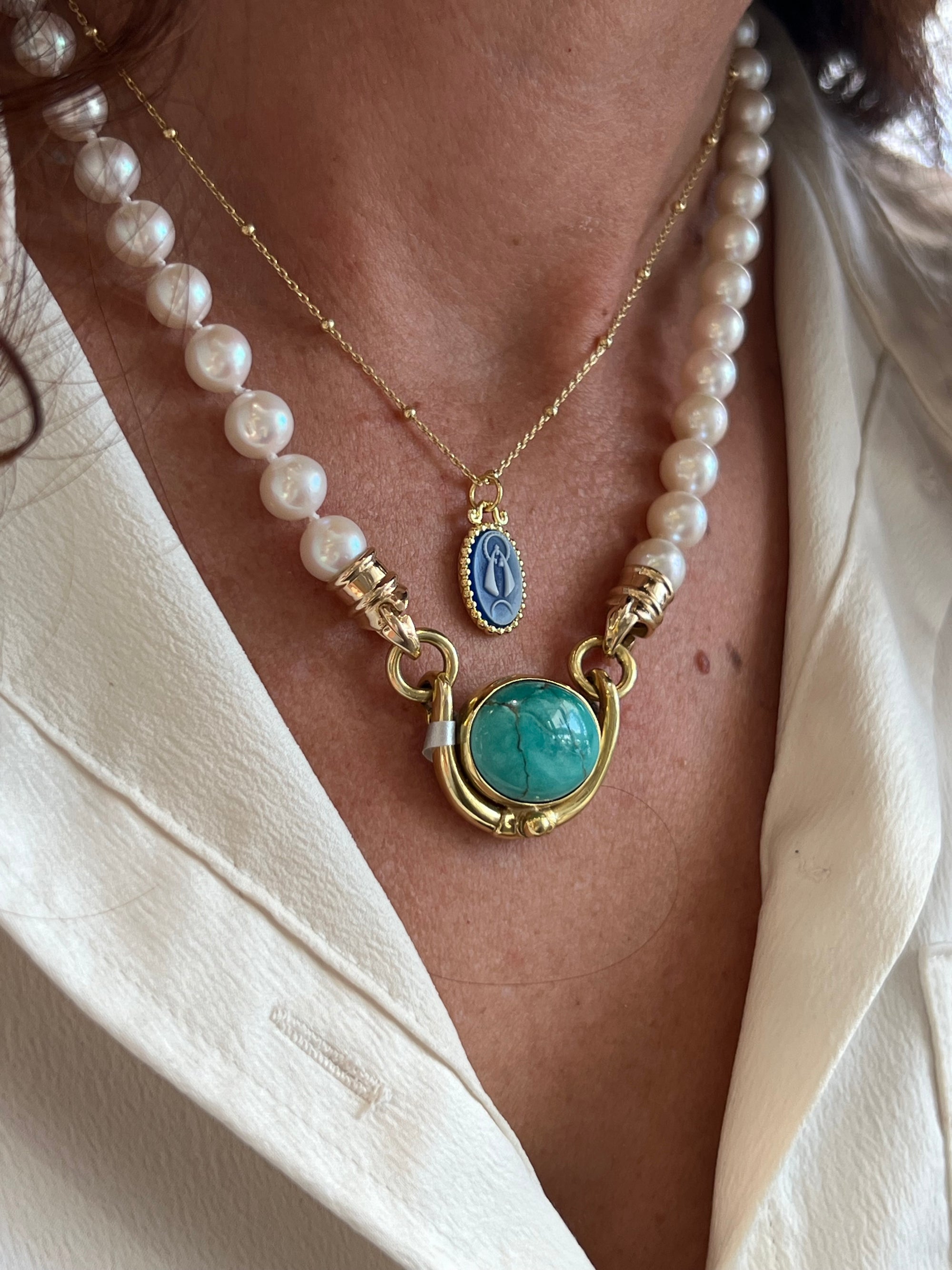 Pearl Necklace with Gold Connection