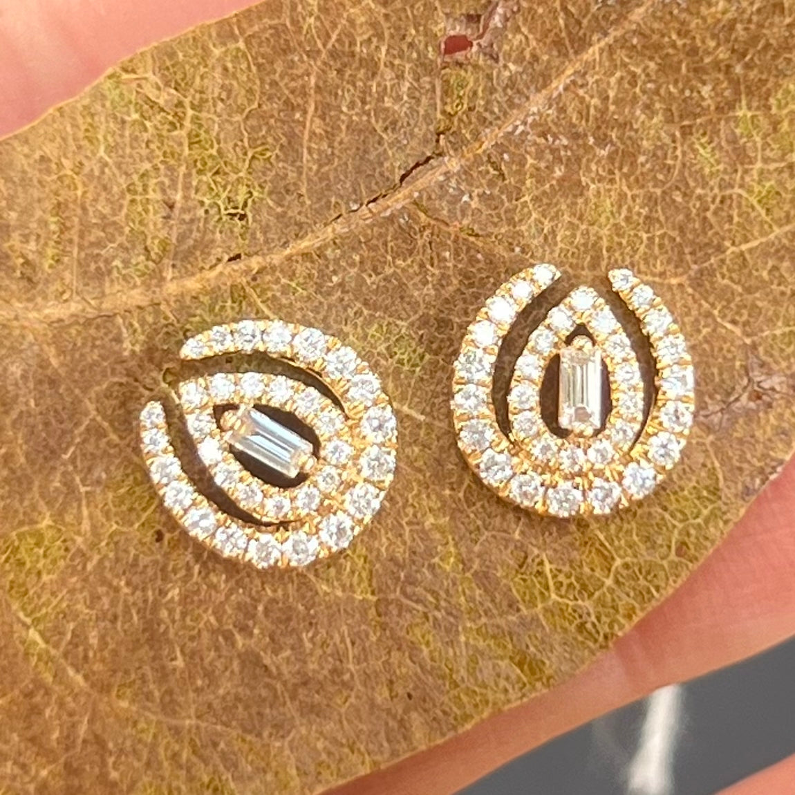 定価3.8万 enasoluna Solid diamond earrings 18K Yellow Gold Diamond Earrings - Santayana