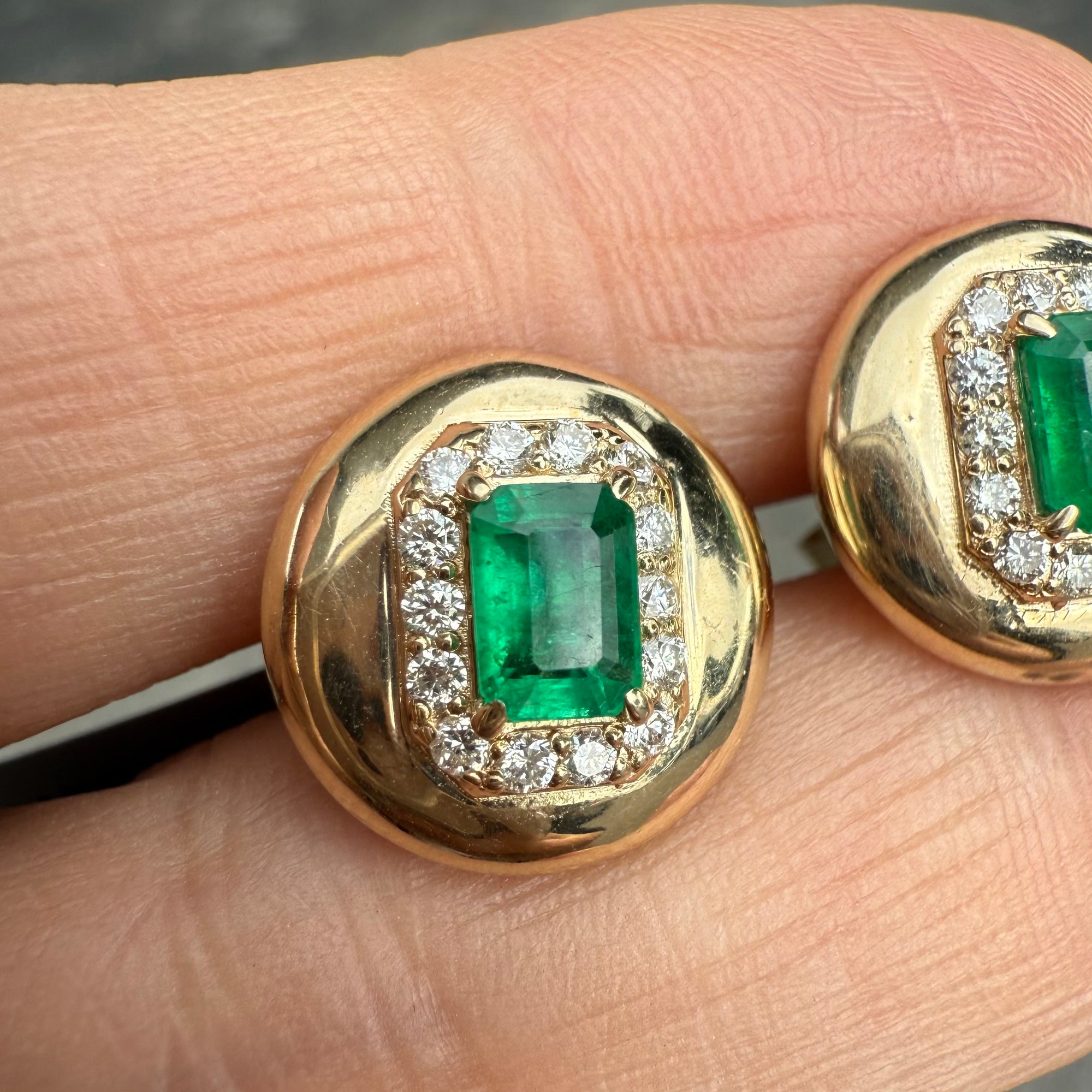Side view of emerald and diamond earrings with push backs in 14K gold, Santayana Jewelers Miami