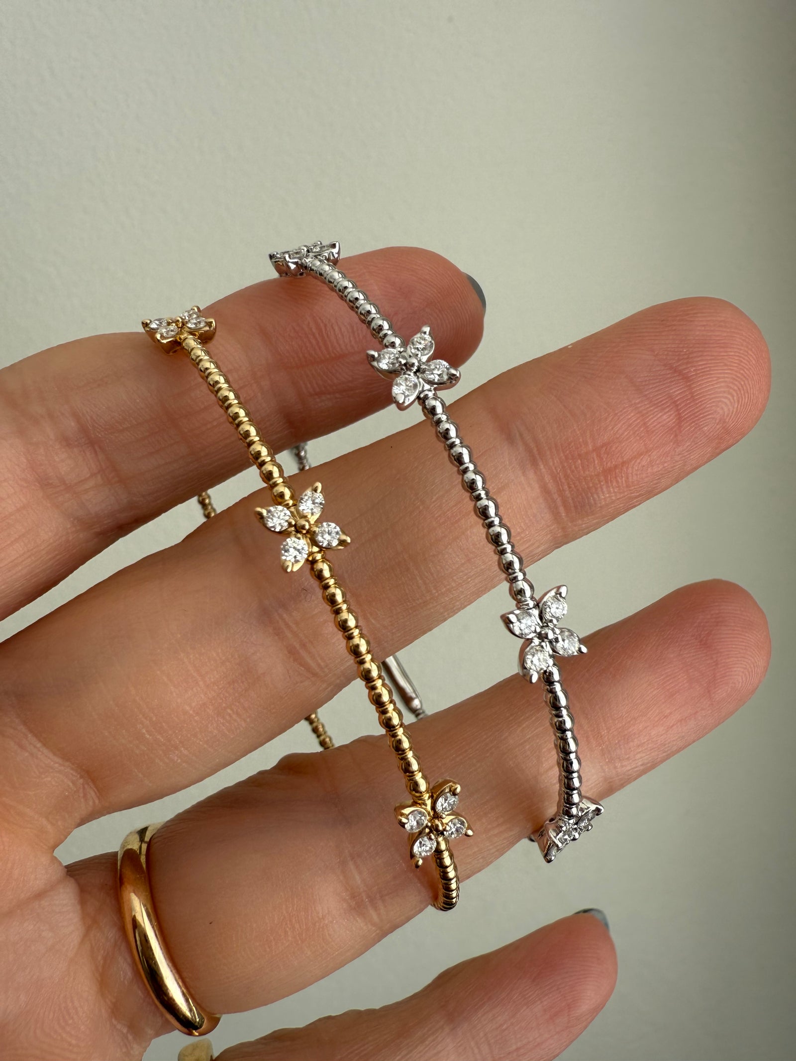 Diamond Clover Flex Bangle White Gold