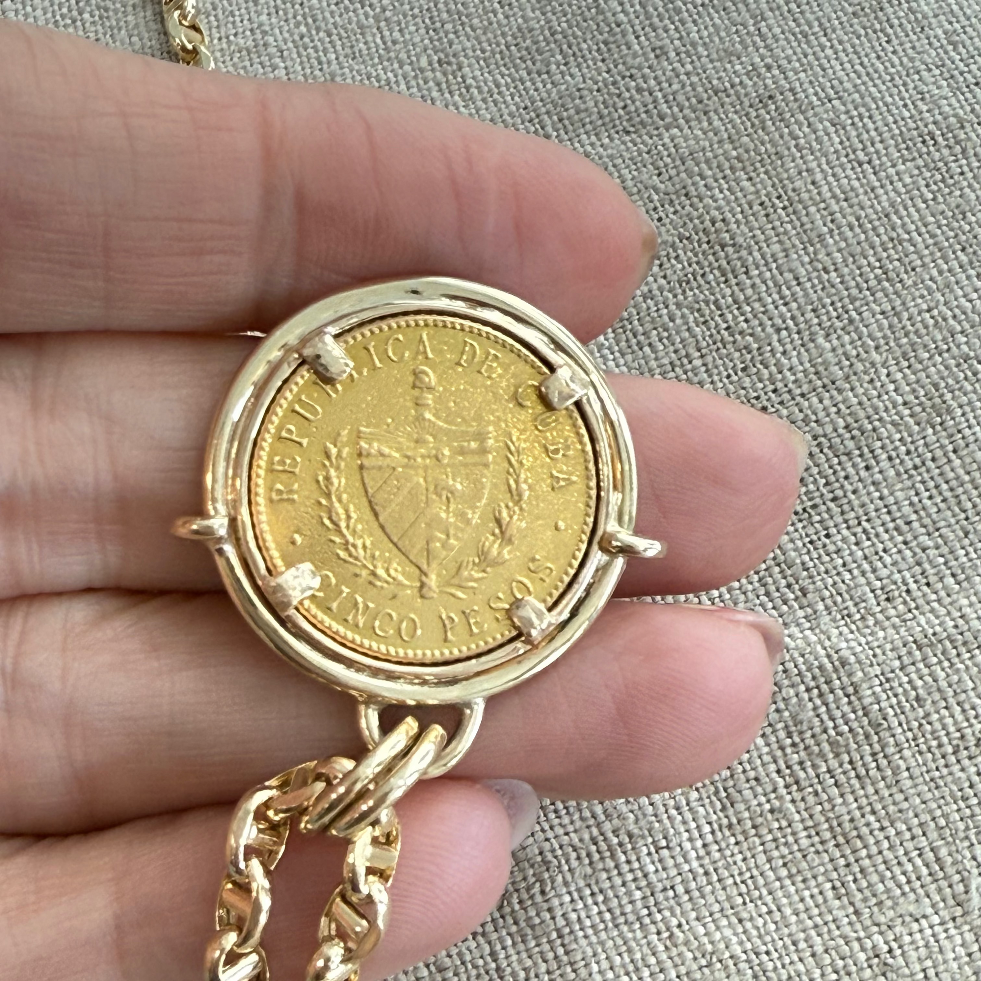 Back side of  Peso Gold Cuban coin