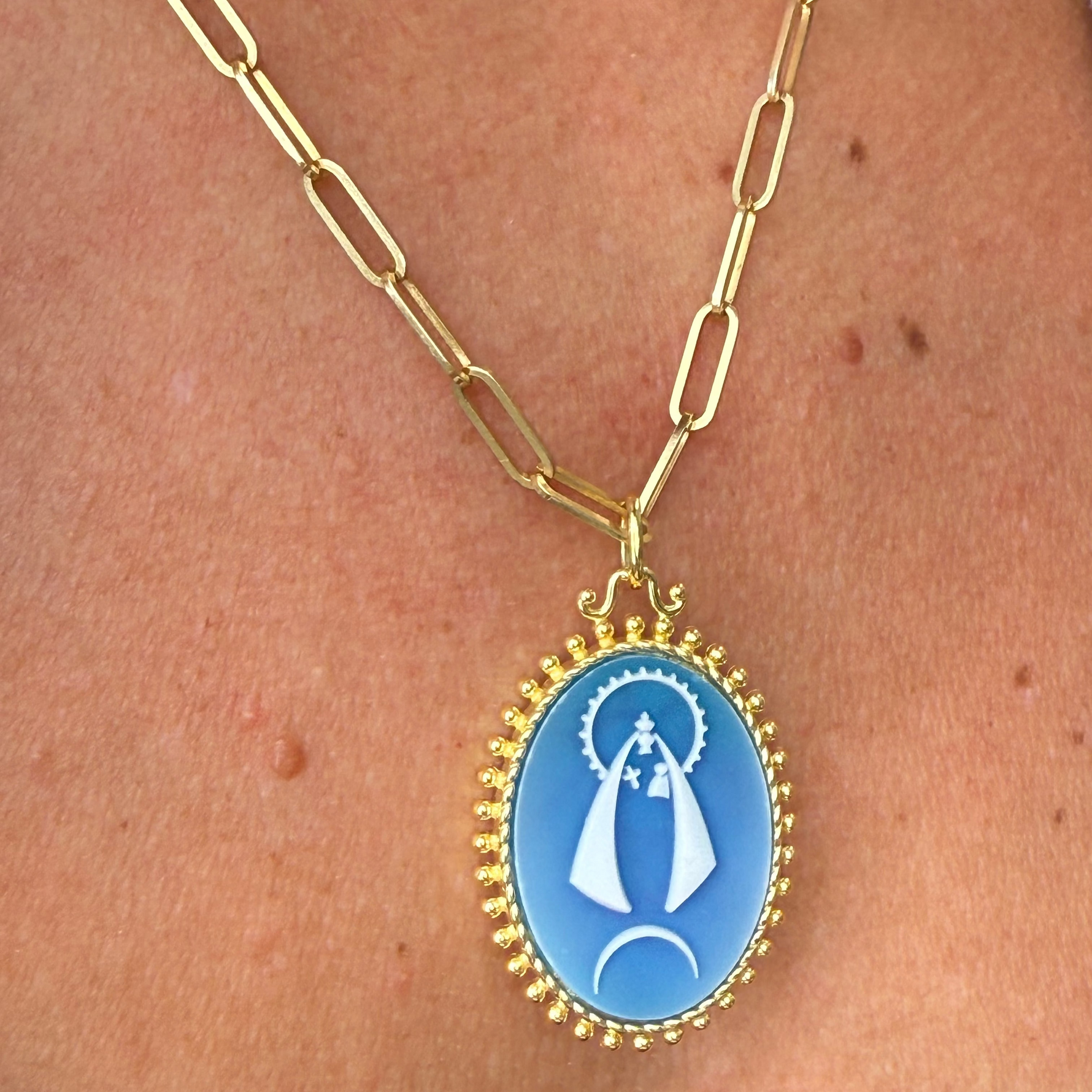 Gold necklace with agate Caridad del Cobre pendant