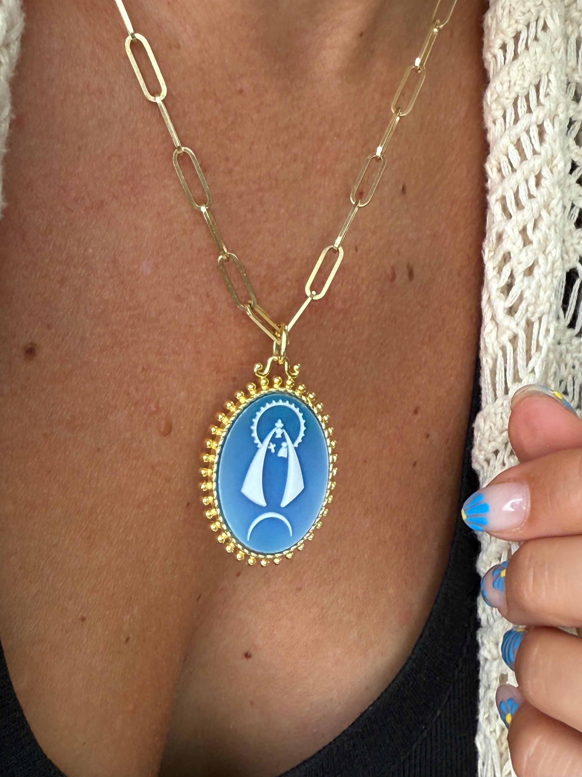 Virgencita Caridad del Cobre Large Cameo Pendant – Bicolor Agate