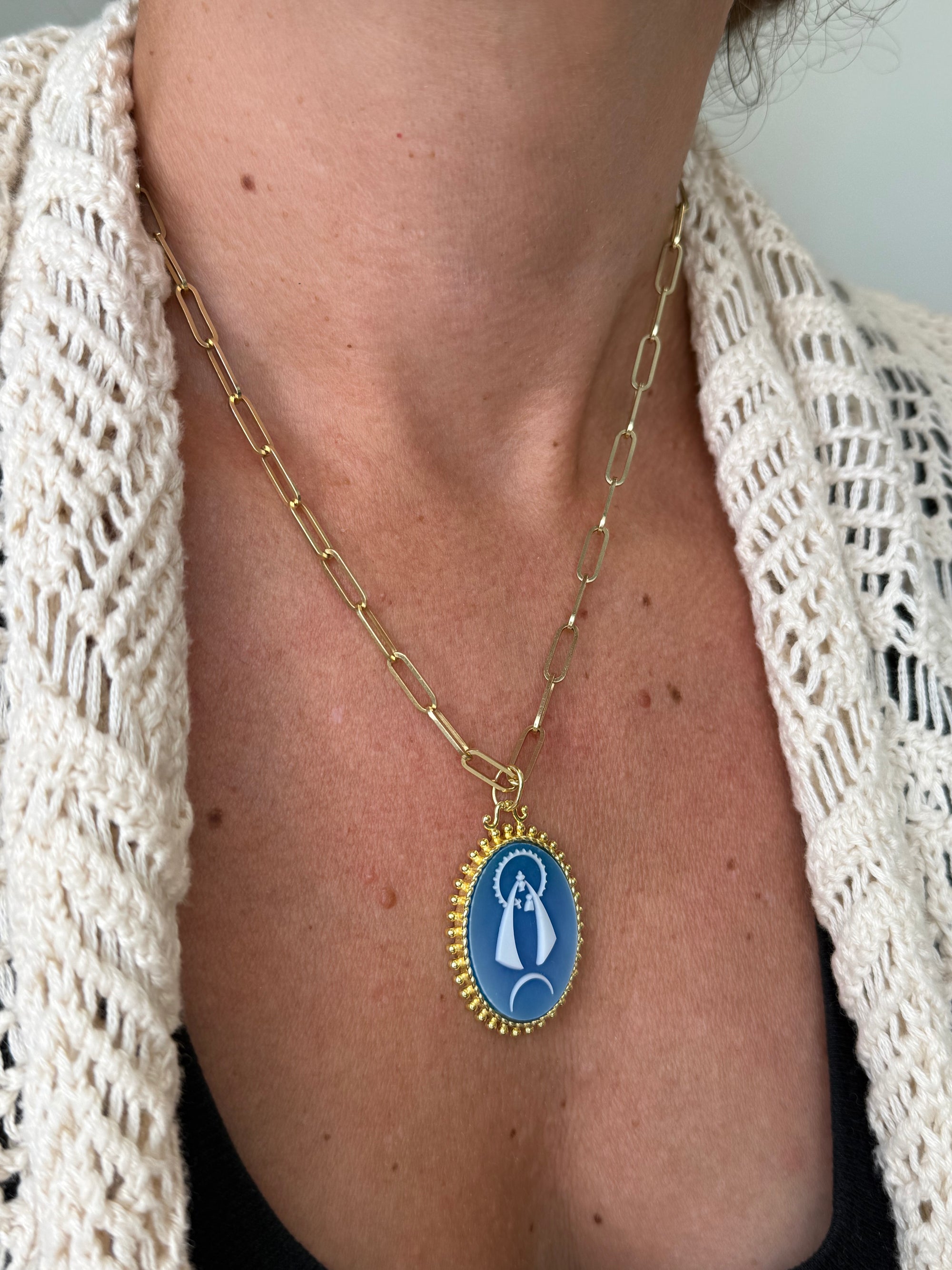 Virgencita Caridad del Cobre Large Cameo Pendant – Bicolor Agate