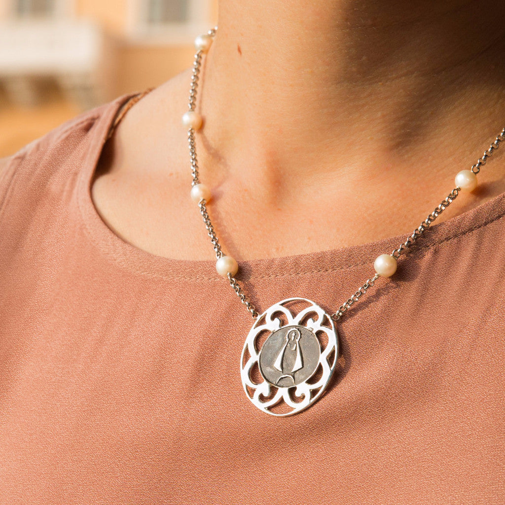 Collar Caridad del Cobre