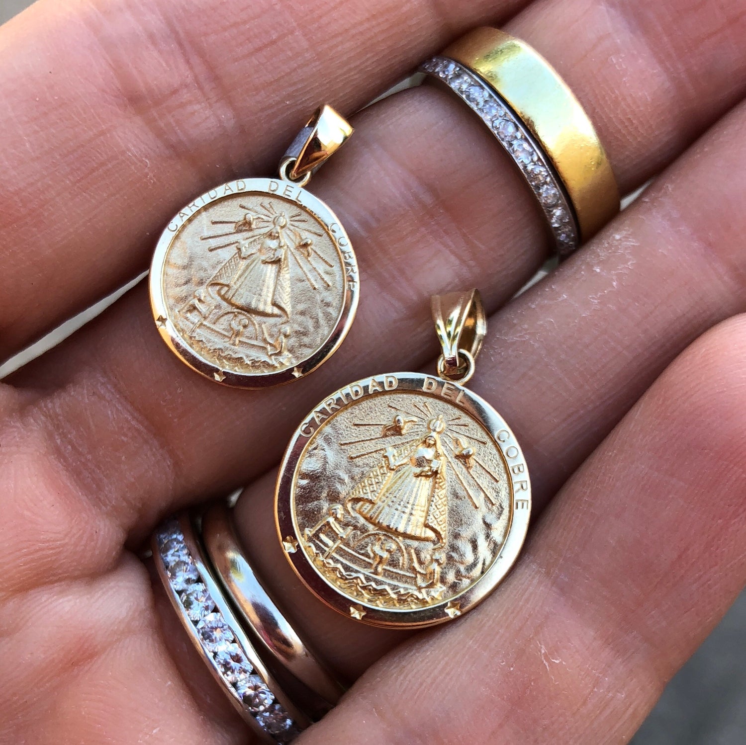 Caridad del Cobre Medal in Yellow Gold Small 15mm