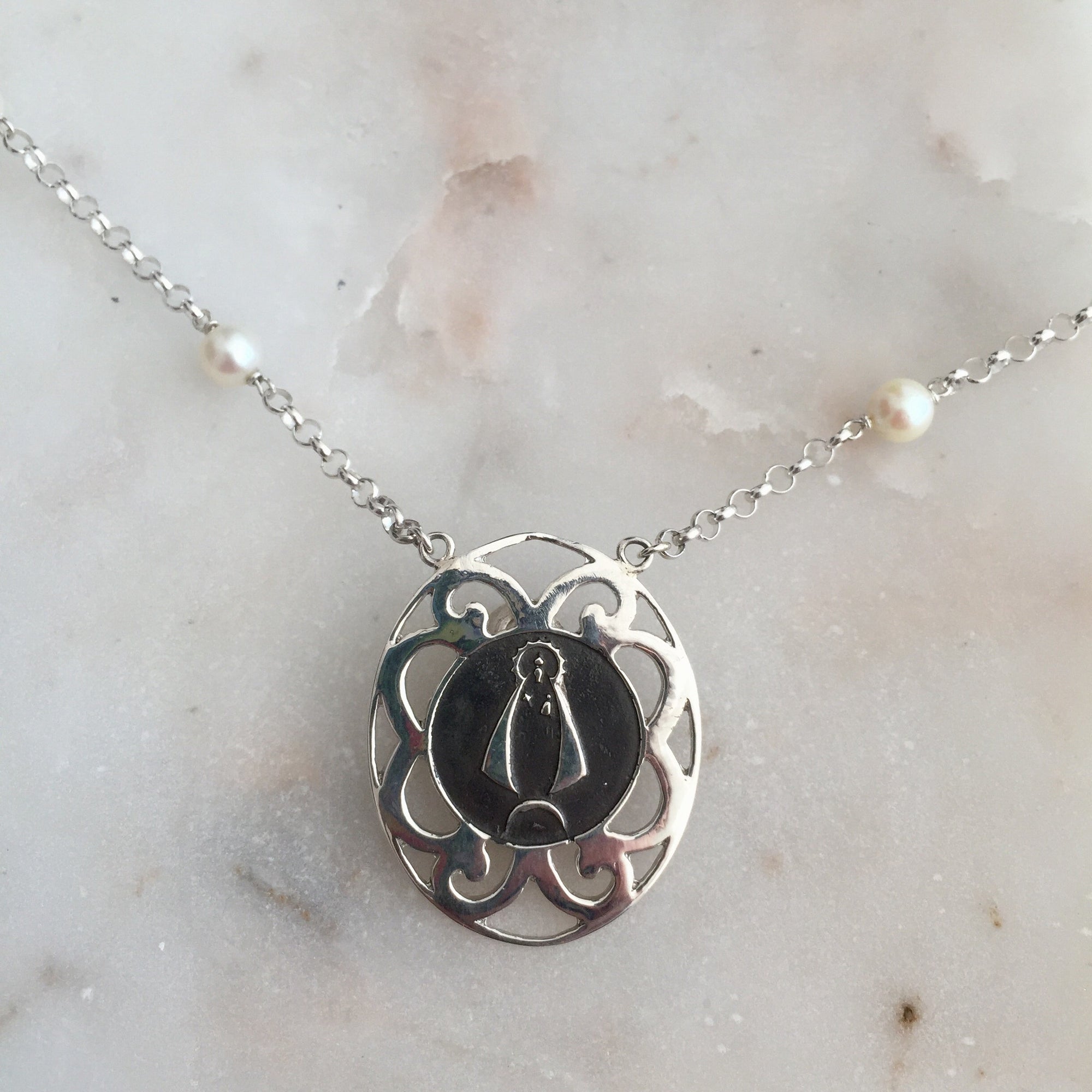 Collar Caridad del Cobre