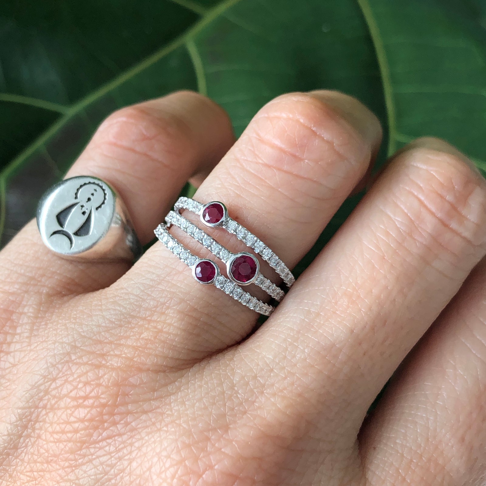 White gold and diamond ring with ruby stones. 18k 