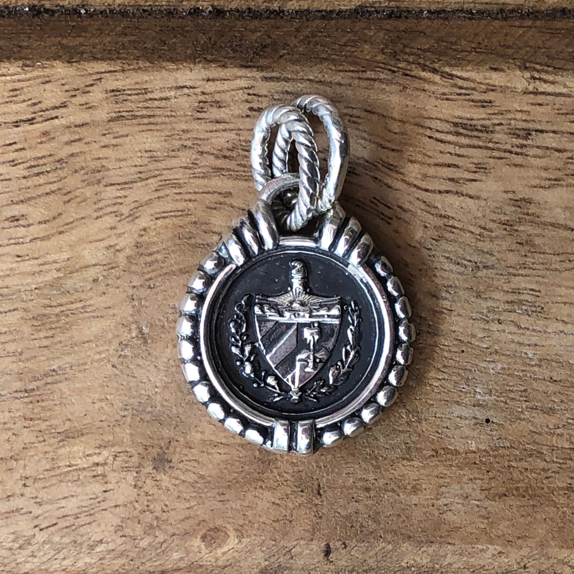 Cable Cuban Crest Pendant Small